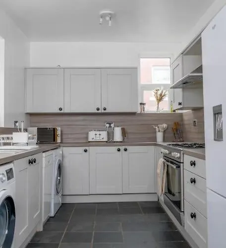 Heart Of Saltburn, Free Parking, Family Stays, Contractors - Scandi Apartment *