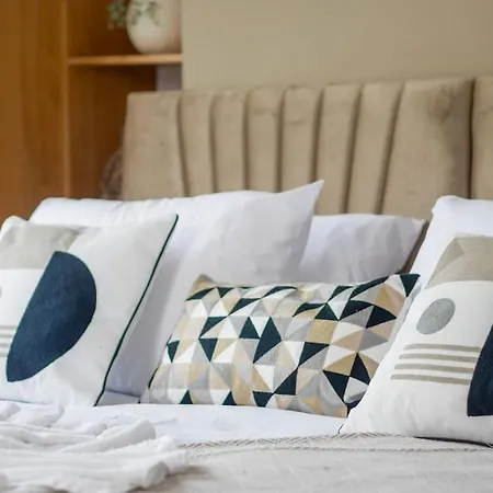 Heart Of Saltburn, Free Parking, Family Stays, Contractors - Scandi